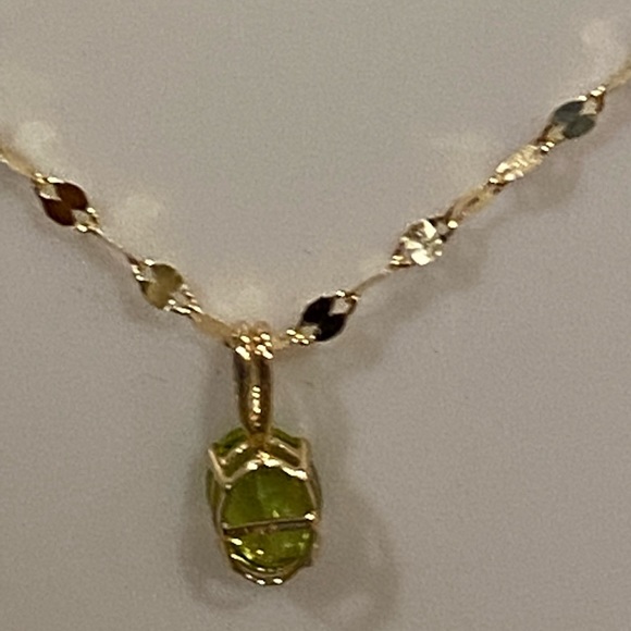 GENUINE  Natural PERIDOT SOLITAIRE Necklace 10K GOLD - Picture 3 of 5